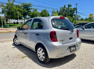 Nissan March Básico