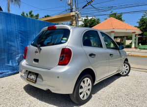 Nissan March Básico