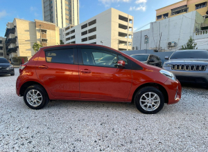 Toyota Vitz Básico