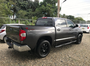 Toyota Tundra SR5