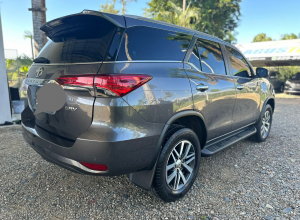 Toyota Fortuner SRV