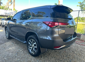 Toyota Fortuner SRV