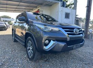 Toyota Fortuner SRV