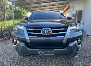 Toyota Fortuner SRV