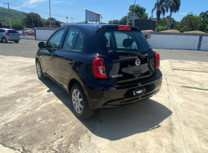 Nissan March Básico
