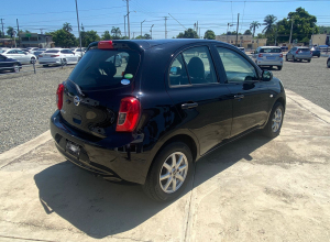 Nissan March Básico