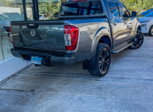 Nissan Frontier LE