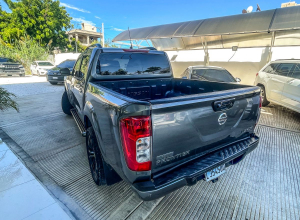 Nissan Frontier LE