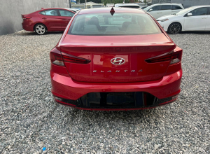 Hyundai Elantra SE