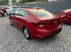 Hyundai Elantra SE