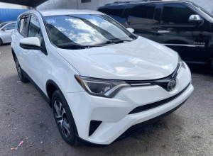 Toyota RAV4 LE