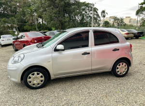 Nissan March Básico