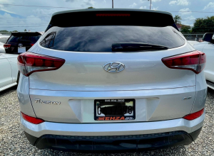Hyundai Tucson SE