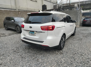 Kia Carnival Básico
