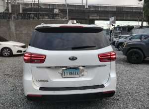 Kia Carnival Básico