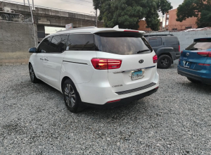 Kia Carnival Básico
