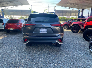 Toyota Highlander Sport