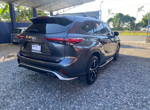 Toyota Highlander Sport