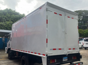 Isuzu NPR Furgon