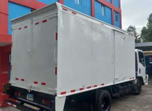 Isuzu NPR Furgon