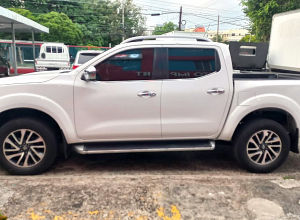 Nissan Frontier LE
