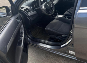 Mitsubishi Lancer ES