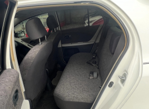 Toyota Vitz Básico