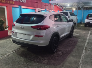 Hyundai Tucson SE