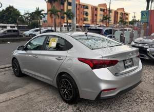 Hyundai Accent SE
