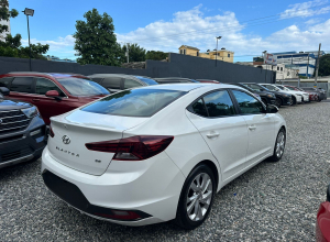 Hyundai Elantra Basico