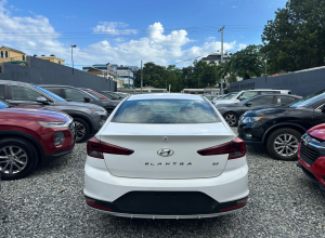 Hyundai Elantra Basico