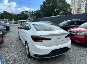 Hyundai Elantra Basico