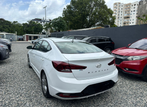Hyundai Elantra Basico