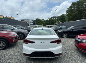 Hyundai Elantra Basico