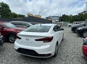 Hyundai Elantra Basico