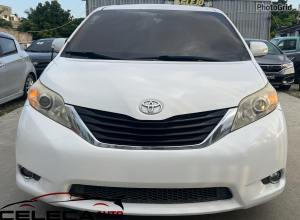 Toyota Sienna LE