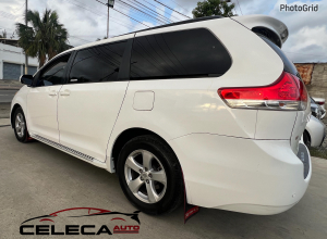 Toyota Sienna LE