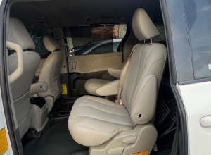 Toyota Sienna LE
