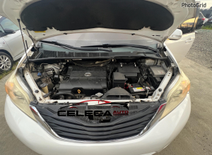 Toyota Sienna LE