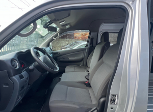 Nissan NV 350