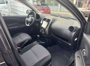 Nissan March Básico