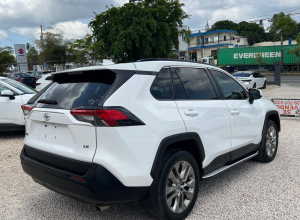 Toyota RAV4 LE