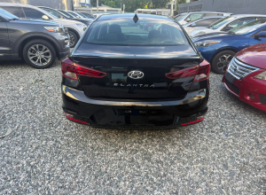 Hyundai Elantra Limited