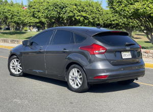 Ford Focus SE Hatchback