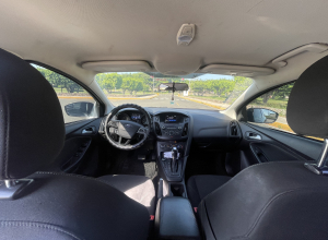 Ford Focus SE Hatchback