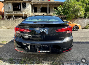 Hyundai Elantra Limited