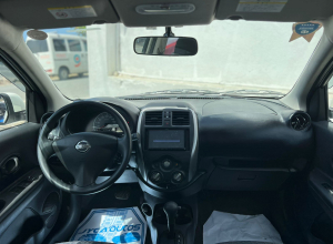Nissan March Básico
