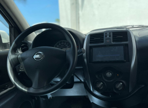 Nissan March Básico