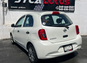 Nissan March Básico