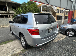 Toyota Highlander LE
